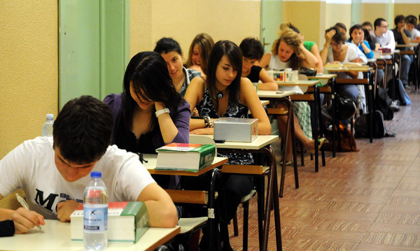 Maturità 2016, al via con la prima prova. Eco, il Pil e il voto alle donne tra le tracce del tema