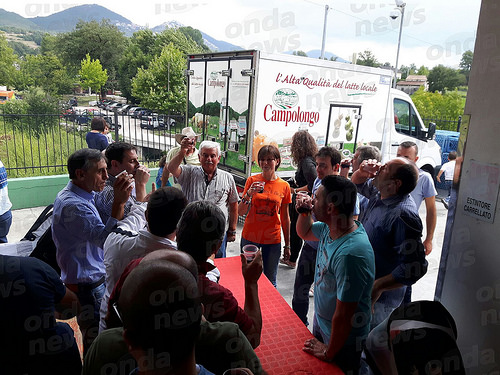 Montesano: il Caseificio Campolongo festeggia 30 anni di attività di due dipendenti