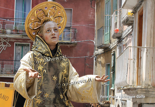 Curiosità storiche valdianesi. “Sedile di San Cono” del 1133 e fondazione dei Comuni