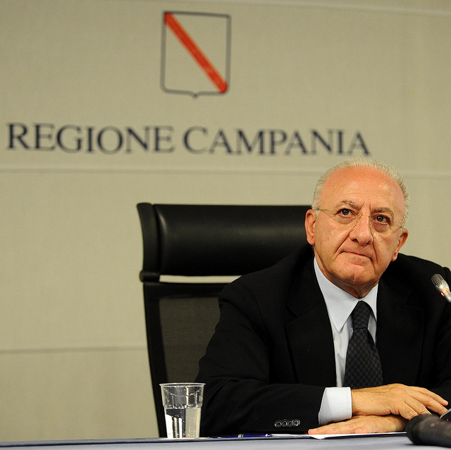 Regione Campania. De Luca taglia il numero dei dirigenti regionali e riduce i costi