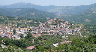 Strada chiusa da vent’anni nel comune di Caselle. “Serve soluzione urgente”