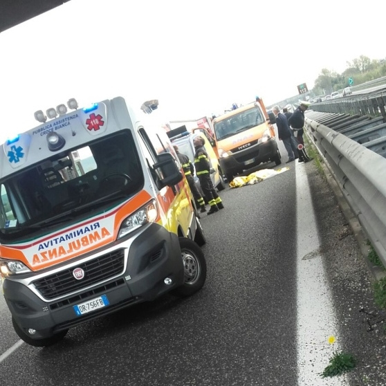 Tragedia sulla Salerno-Reggio Calabria. Ragazzo si lancia nel vuoto da un cavalcavia